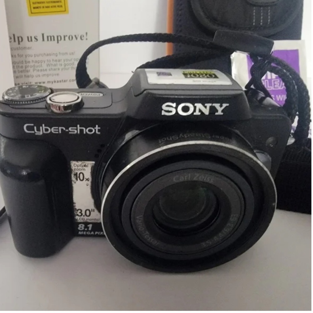 Sony Cyber-shot Digital Camera Black - Picture 7 of 10
